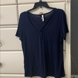 Short sleeve shirt with detailed string front